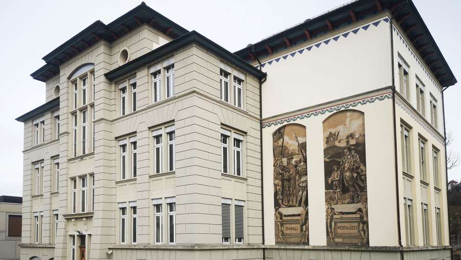 Allegorie der Astrologie. Wandbild im Treppenhaus, Angelrain Schulhaus Lenzburg, von Werner Büchly, um 1903. 