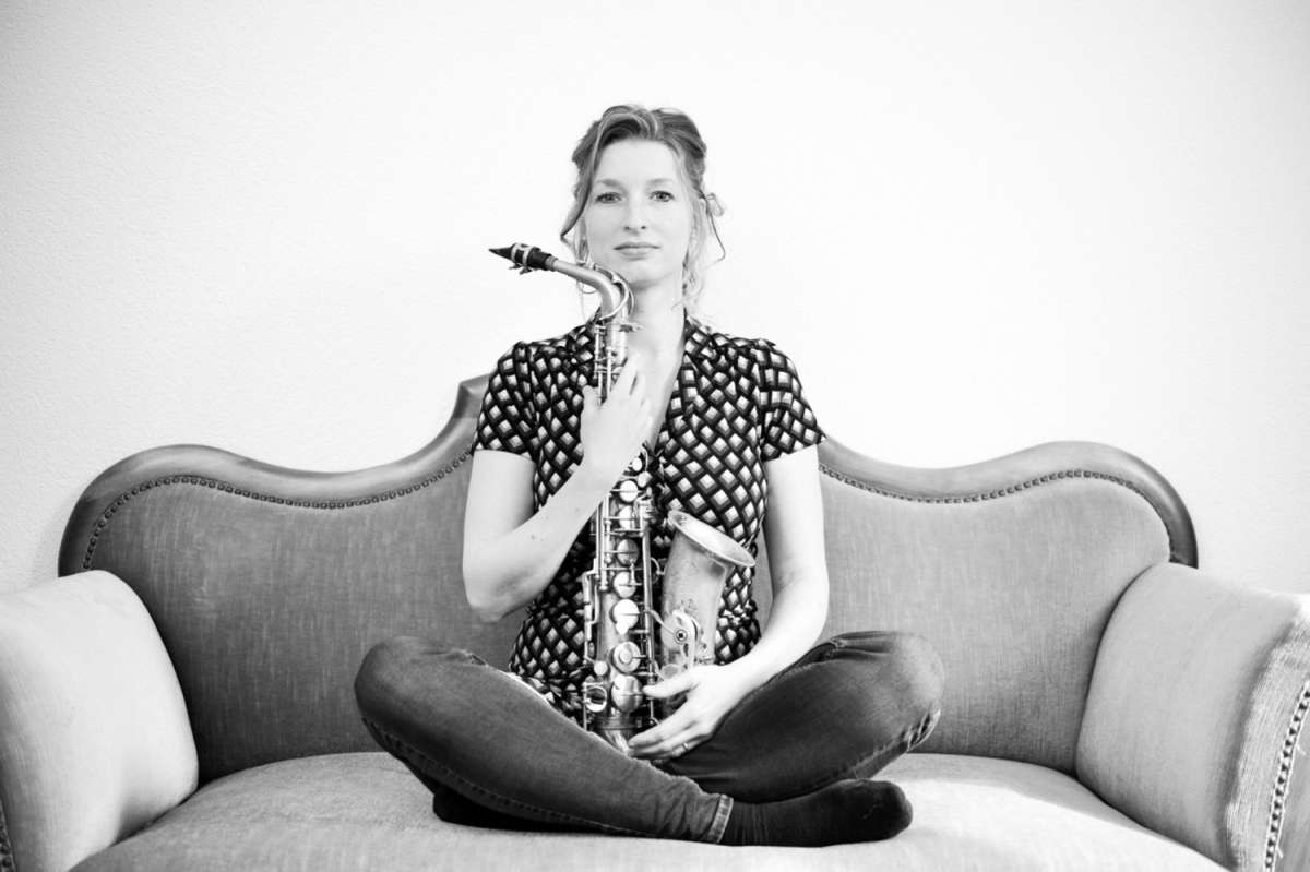 Transformiert mit ihrem Saxophon die Melodien von Bach in die Welt der Jazzmusik: Nicole Johänntgen