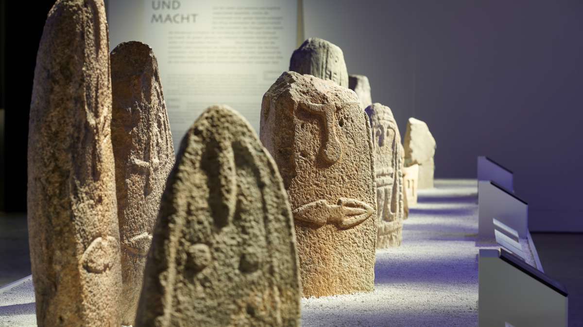 Die neue Ausstellung im Landesmuseum Zürich: Menschen. In Stein gemeisselt
