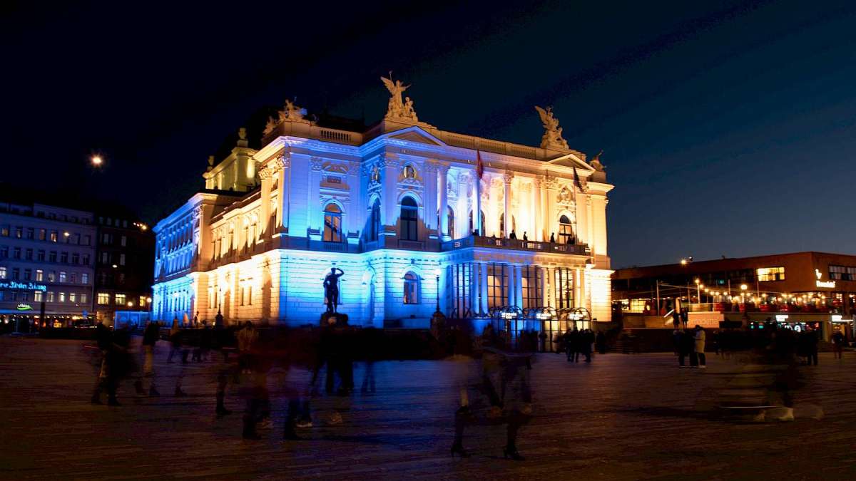 Das Opernhaus Zürich zeigt sich solidarisch mit der Ukraine.