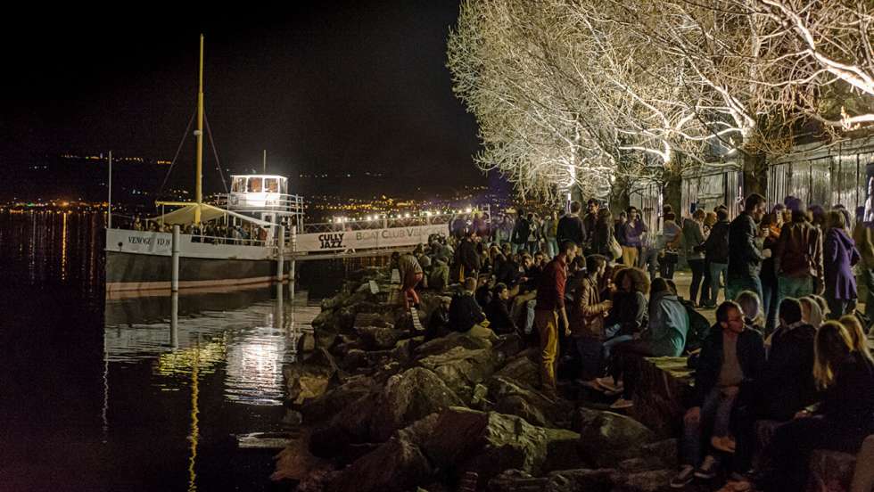 Die einzigartige Atmosphäre am Genfer See beim Cully Jazz Festival. 