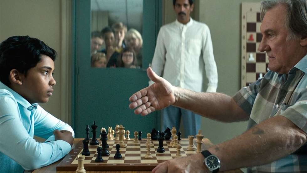 Es gibt nur eine Möglichkeit, nicht ausgewiesen zu werden: Fahim muss das Schach-Turnier gewinnen! 