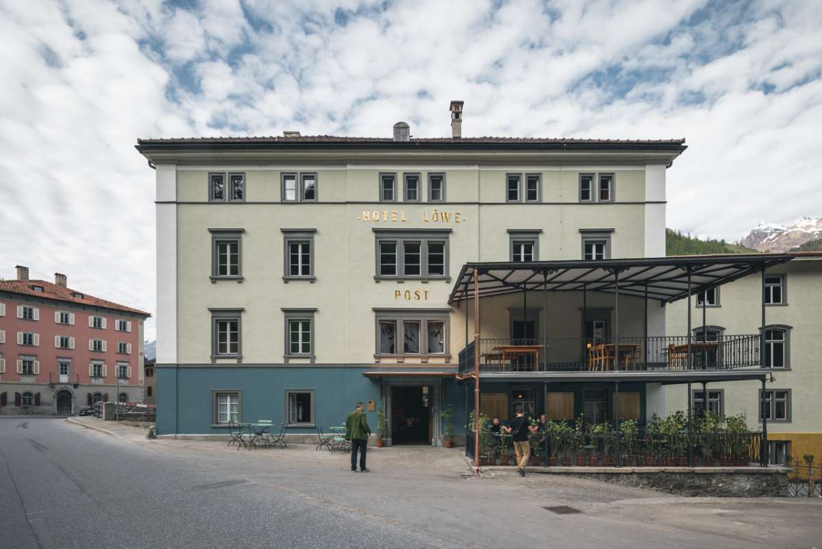 Das Post Hotel Löwe in Mulengs erstrahlt in neuem Glanz und wird zum Gesamtkunstwerk. 